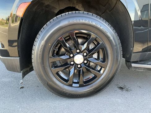 Used 2022 Chevrolet Suburban LS image 10