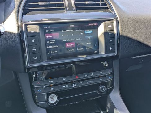 Used 2017 Jaguar F-PACE Prestige image 15