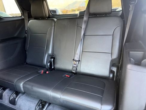 Used 2019 Chevrolet Traverse LT w/ LT Premium Package AWD/4WD image 16