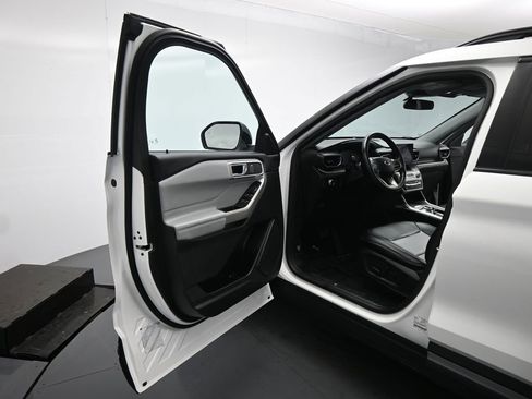 Certified 2023 Ford Explorer XLT w/ Equipment Group 202A image 9