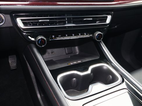 Used 2024 Chevrolet Traverse RS image 30