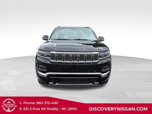 Used 2022 Jeep Grand Wagoneer Series III w/ Rear Seat Video Group 1 AWD/4WD image 2