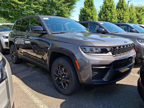 New 2026 Jeep Grand Cherokee Altitude AWD/4WD image 2