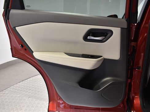 Used 2025 Nissan Rogue SV image 27