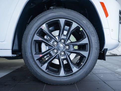 New 2026 Jeep Grand Cherokee L Limited AWD/4WD image 18