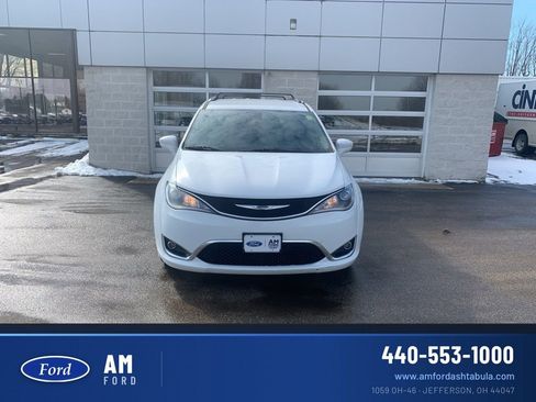 Used 2017 Chrysler Pacifica Touring-L Plus w/ Tire & Wheel Group image 1