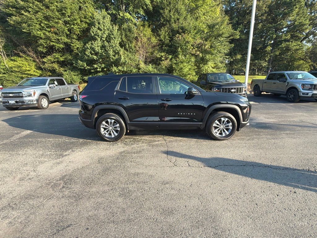 Used 2026 Chevrolet Equinox LT w/ Safety and Technology Package FWD image 2