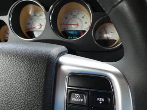 Used 2011 Dodge Challenger SE image 26