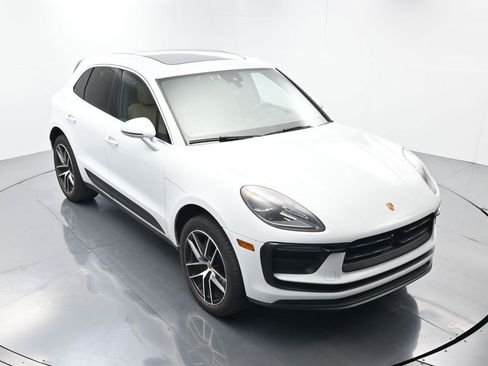 Certified 2024 Porsche Macan image 40