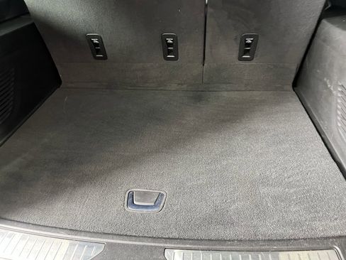 Used 2024 GMC Yukon XL Denali image 31