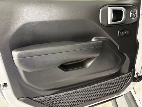 Used 2024 Jeep Gladiator Sport AWD/4WD image 15