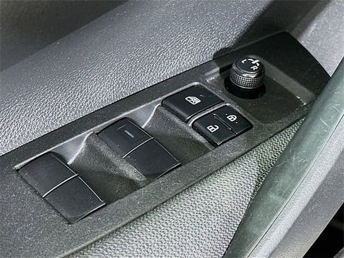 Used 2022 Toyota Corolla LE image 18