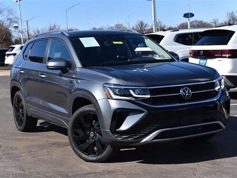 Used 2024 Volkswagen Taos SEL image 2
