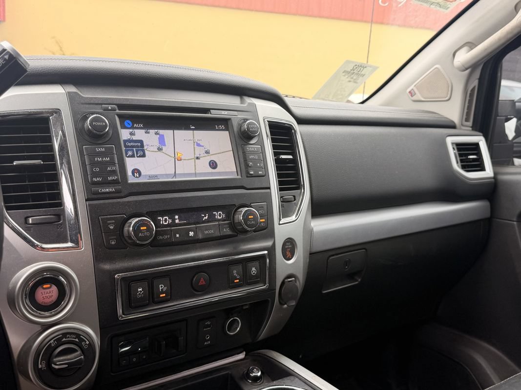 Used 2018 Nissan Titan PRO-4X w/ Pro-4x Convenience Package AWD/4WD image 18