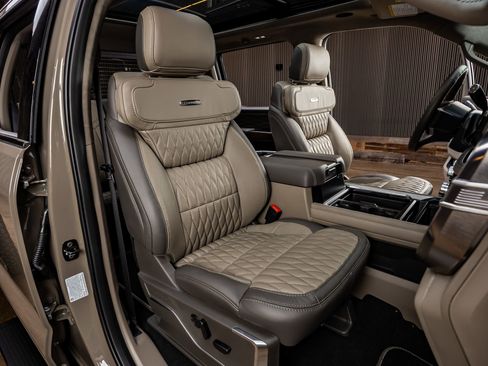 Used 2026 Ford F450 Platinum w/ Platinum Plus Package image 31