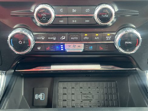 Used 2023 Ford F150 Lariat w/ Equipment Group 502A High image 9