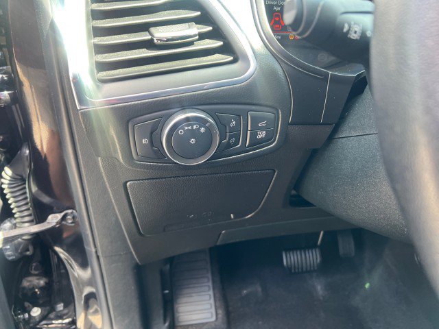 Used 2022 Ford Edge Titanium AWD/4WD image 12