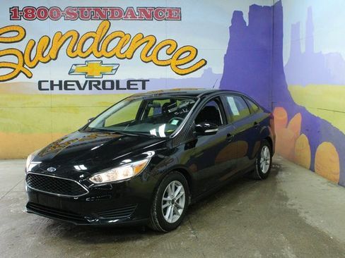 Used 2017 Ford Focus SE image 2