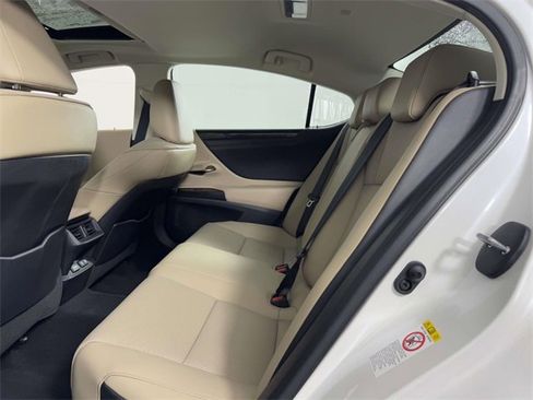 Used 2019 Lexus ES 350 image 32