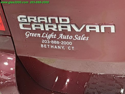 Used 2018 Dodge Grand Caravan SE w/ UConnect Hands-Free Group image 16