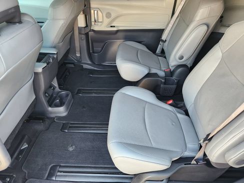 Used 2022 Toyota Sienna Limited AWD/4WD image 29