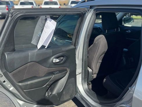 Used 2015 Jeep Cherokee Latitude image 15