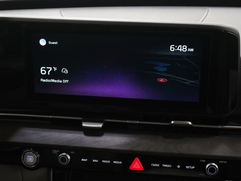 Used 2022 Kia Carnival EX image 16