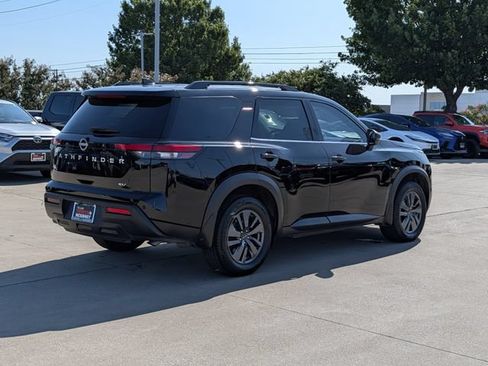 Used 2024 Nissan Pathfinder SV FWD image 6