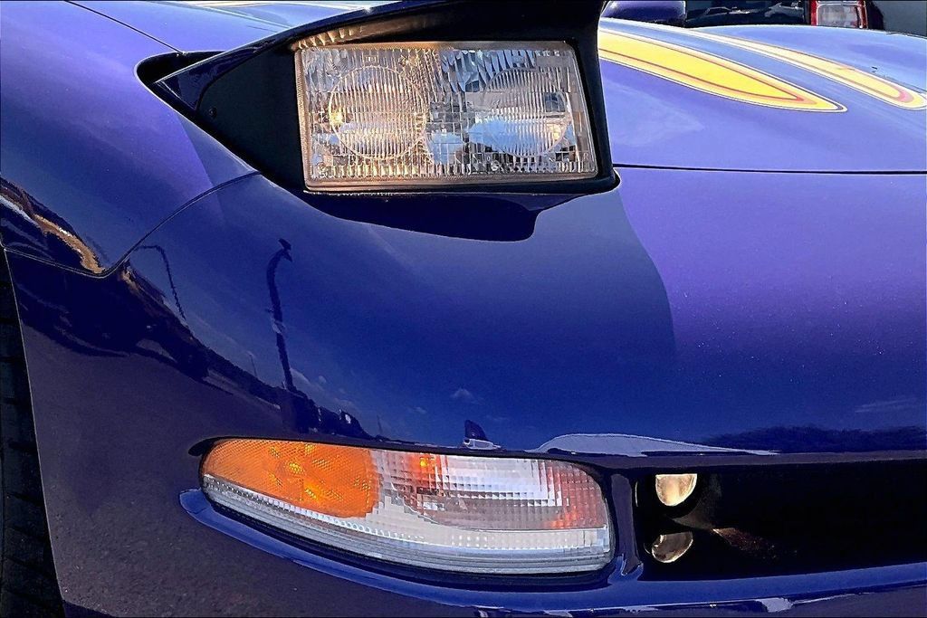 Used 1998 Chevrolet Corvette Convertible w/ Memory Pkg RWD image 26
