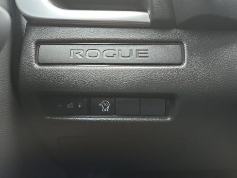 Used 2025 Nissan Rogue S FWD image 10