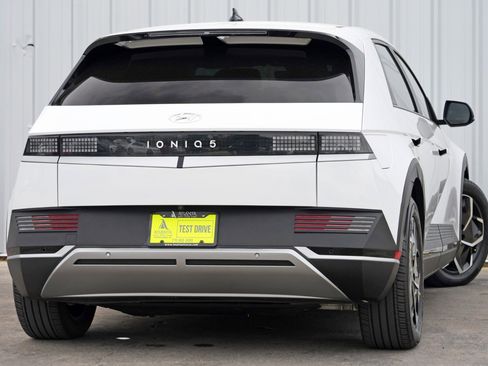 Used 2023 Hyundai Ioniq 5 SEL image 4