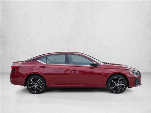 Certified 2025 Nissan Altima 2.5 SR AWD/4WD image 4