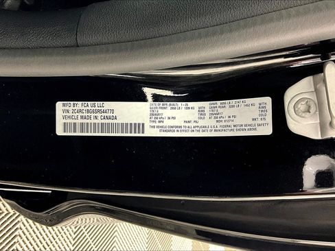 Used 2025 Chrysler Pacifica Select FWD image 18