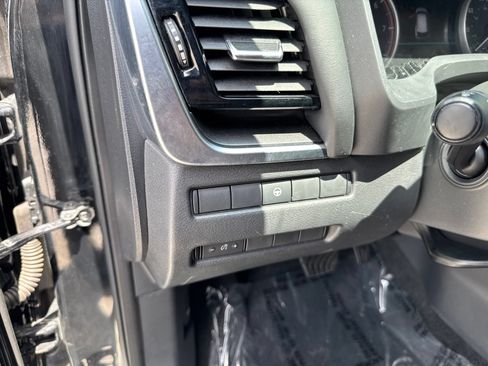 Used 2023 Nissan Rogue SV FWD image 13