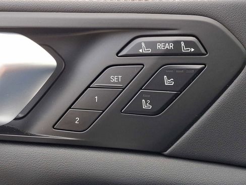 Used 2025 BMW X7 M60i image 26