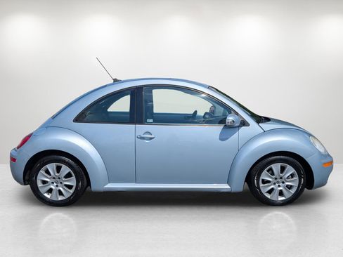 Used 2009 Volkswagen Beetle S image 4