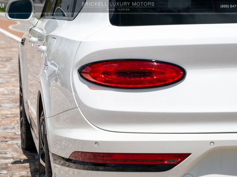 Used 2021 Bentley Bentayga Plug-In Hybrid AWD/4WD image 55
