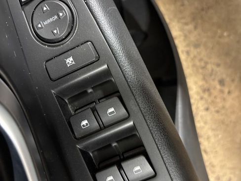 Used 2020 Hyundai Elantra GT FWD image 11