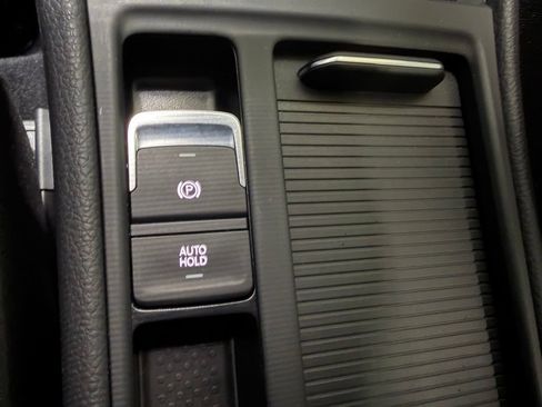 Used 2018 Volkswagen Golf R 4-Door AWD/4WD image 26
