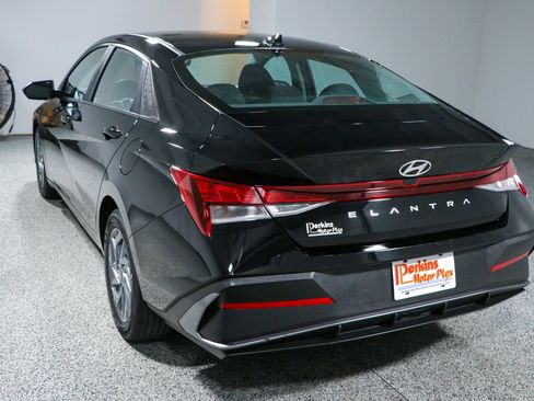 Used 2024 Hyundai Elantra SEL FWD image 9