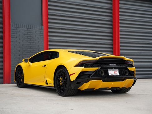 Used 2021 Lamborghini Huracan EVO image 4