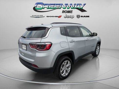 Used 2024 Jeep Compass Latitude AWD/4WD image 7