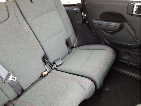 Used 2025 Jeep Wrangler Unlimited Rubicon AWD/4WD image 19