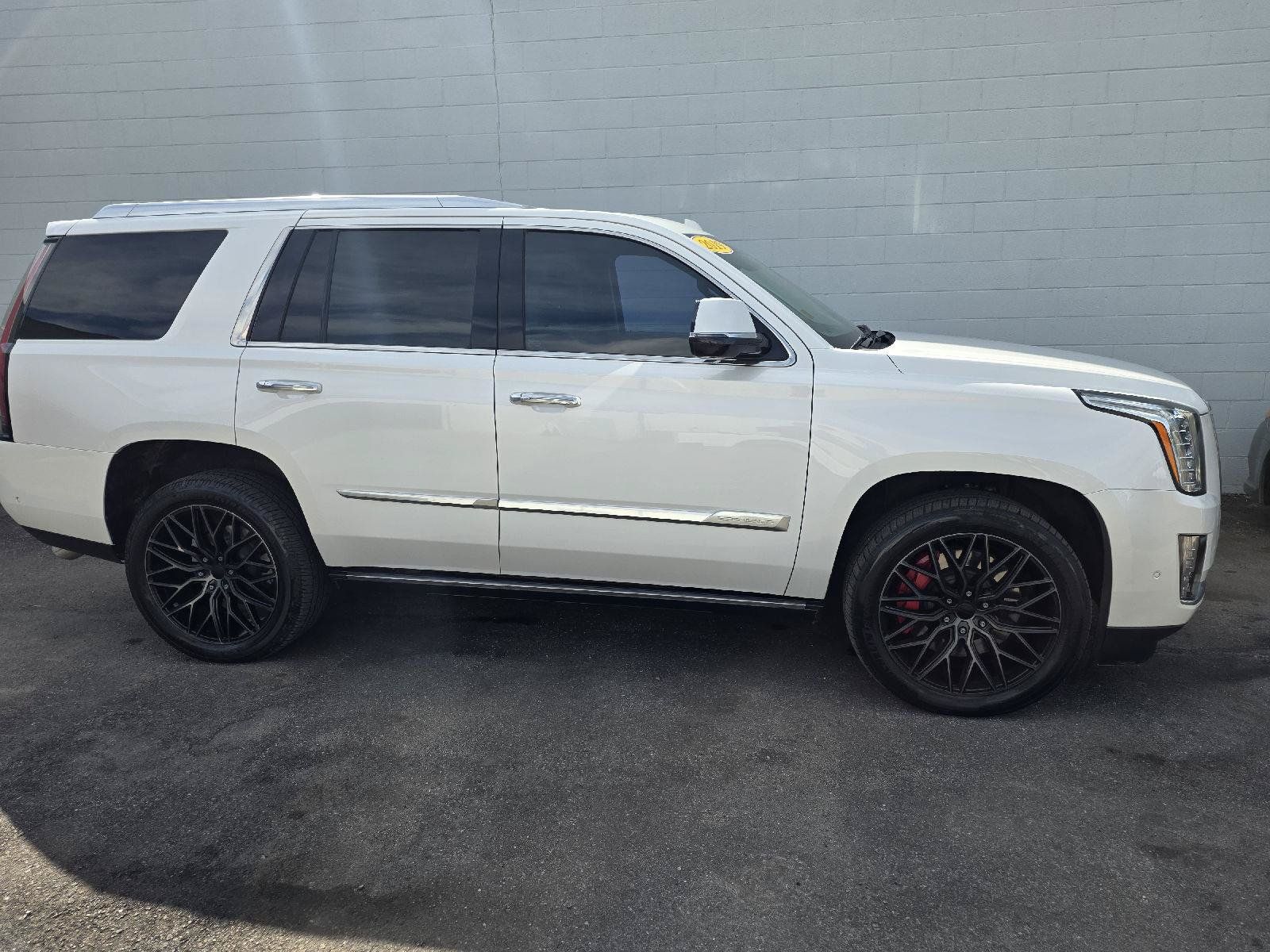 Used 2019 Cadillac Escalade Premium Luxury w/ LPO, Radiant Package AWD/4WD image 9
