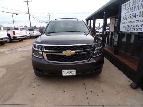 Used 2018 Chevrolet Suburban LT image 3