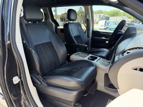 Used 2014 Dodge Grand Caravan SXT FWD image 14