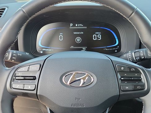 Certified 2025 Hyundai Venue Limited FWD image 10