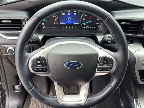 Used 2022 Ford Explorer XLT w/ Equipment Group 202A AWD/4WD image 15