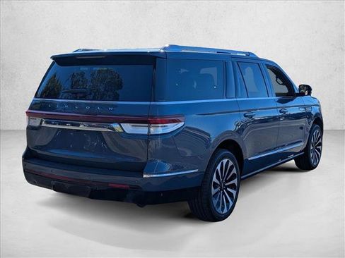 Used 2023 Lincoln Navigator L Reserve image 5