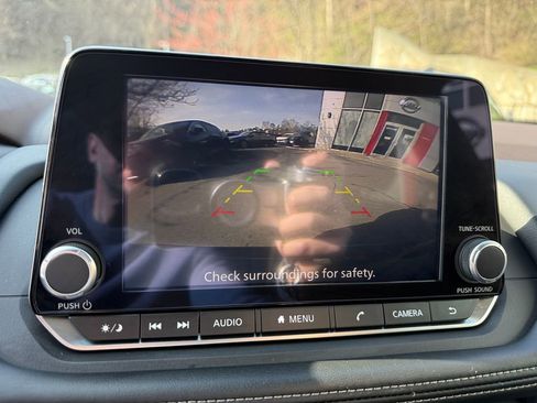 Used 2023 Nissan Rogue S image 19